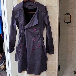 Gray with a hint of purple tone trench coat with plates in the back